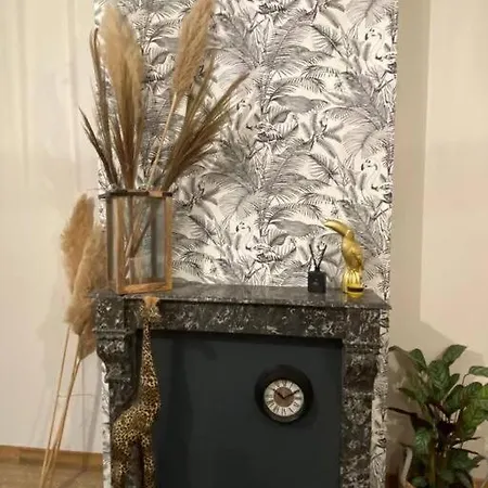 La Maison De J. Шомон